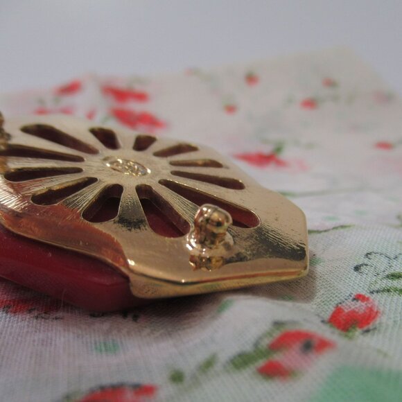 Vintage Signed Trifari Red Lucite & Gold-Tone Geometric Brooch Pin - Picture 3 of 7